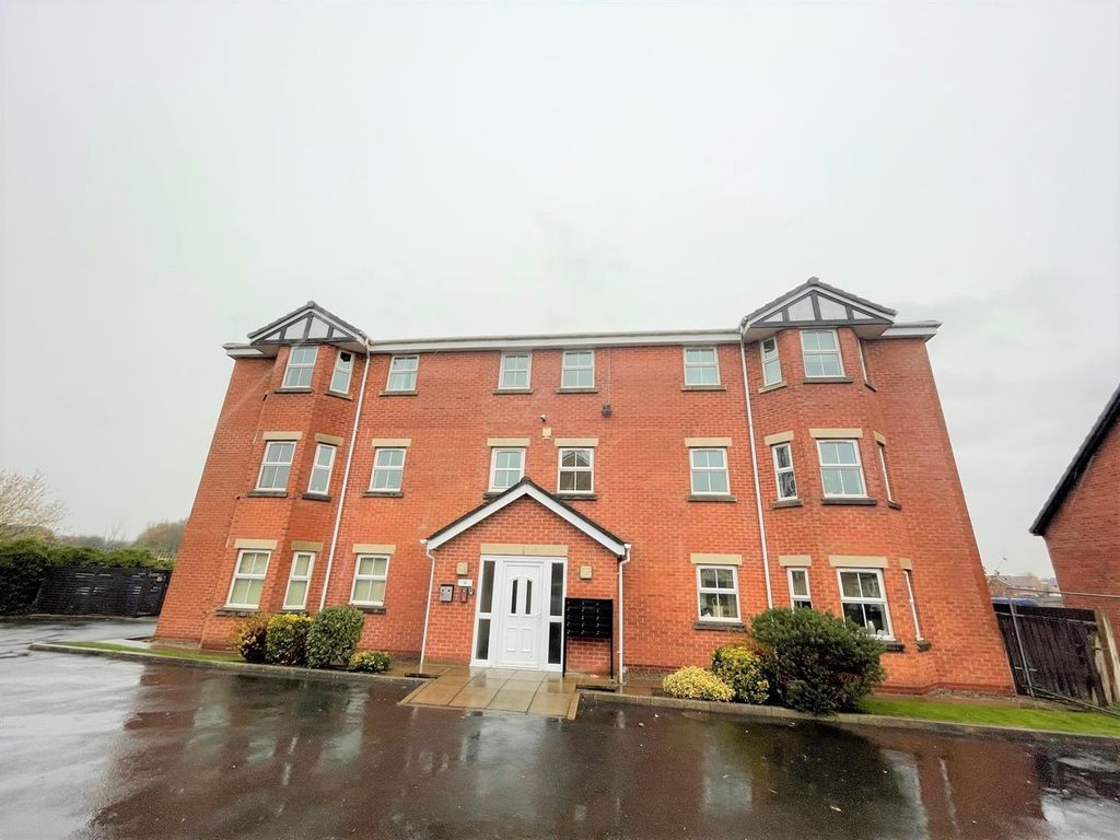 1 bed flat for sale in Garden Vale, Leigh WN7, £79,950