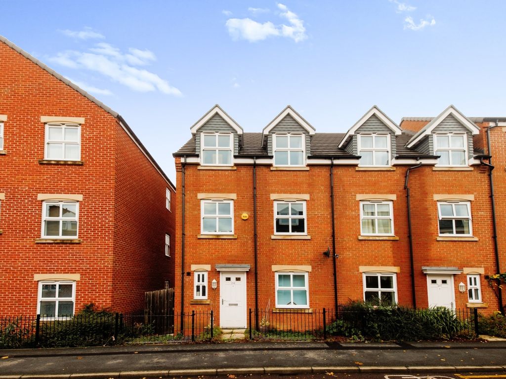 4 bed end terrace house for sale in Sunderland Road, Gateshead NE8, £180,000