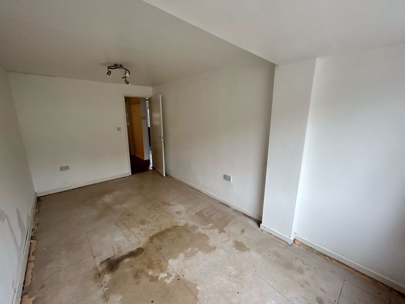 2 bed flat for sale in Bryn Cadno, Colwyn Bay LL29, £103,000