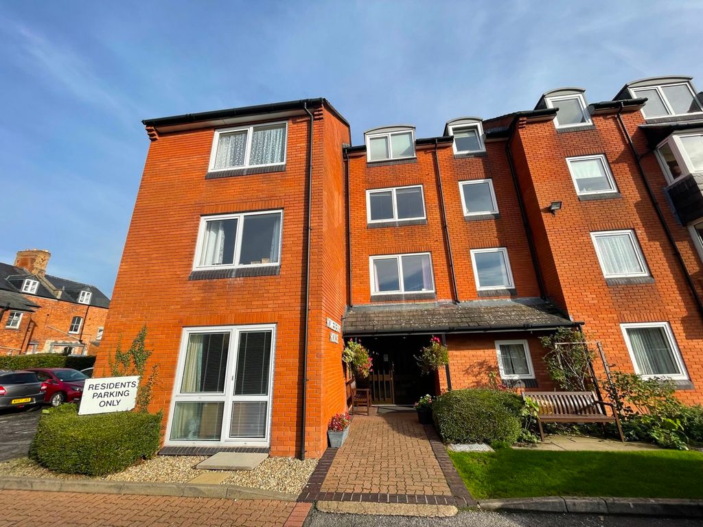 1 bed flat for sale in Homeberry House, 13 Ashcroft Gardens, Cirencester GL7, £60,000
