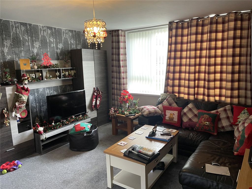 2 bed flat for sale in Newton Gardens, Birmingham, West Midlands B43, £135,000