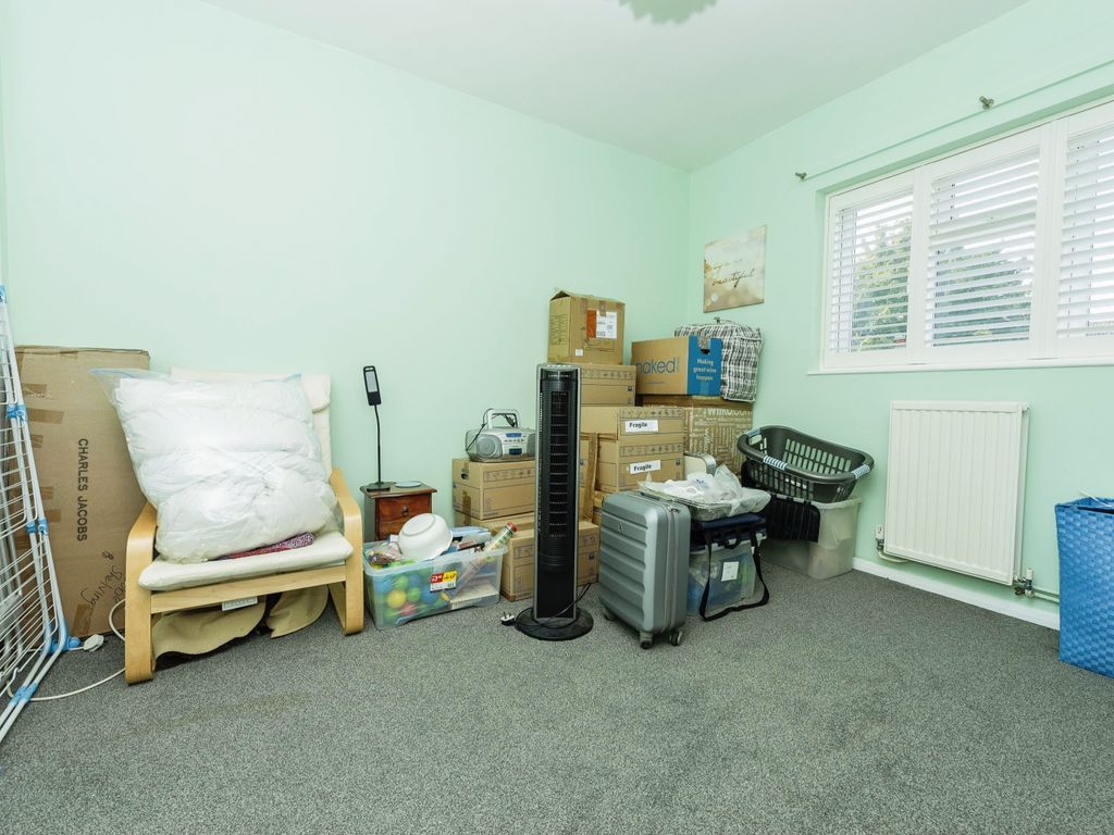 3 bed maisonette for sale in Croft Road, Luton LU2, £200,000