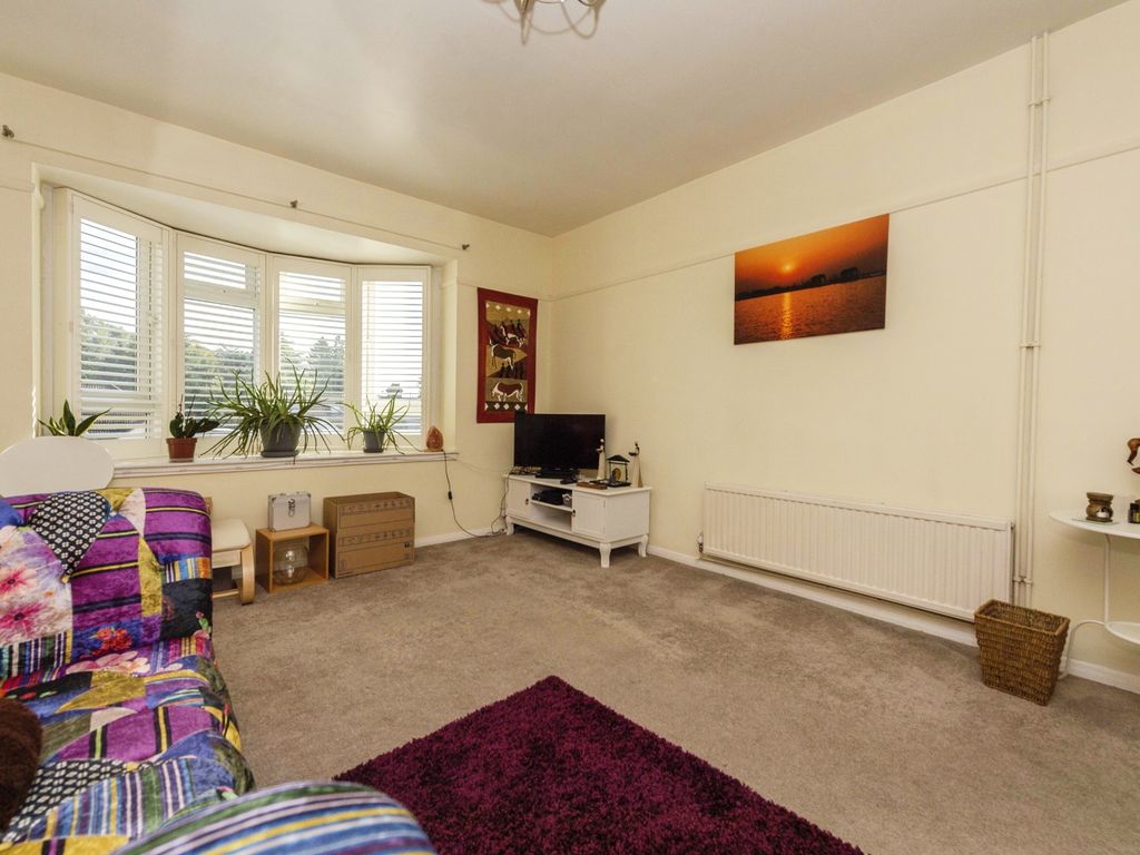 3 bed maisonette for sale in Croft Road, Luton LU2, £200,000