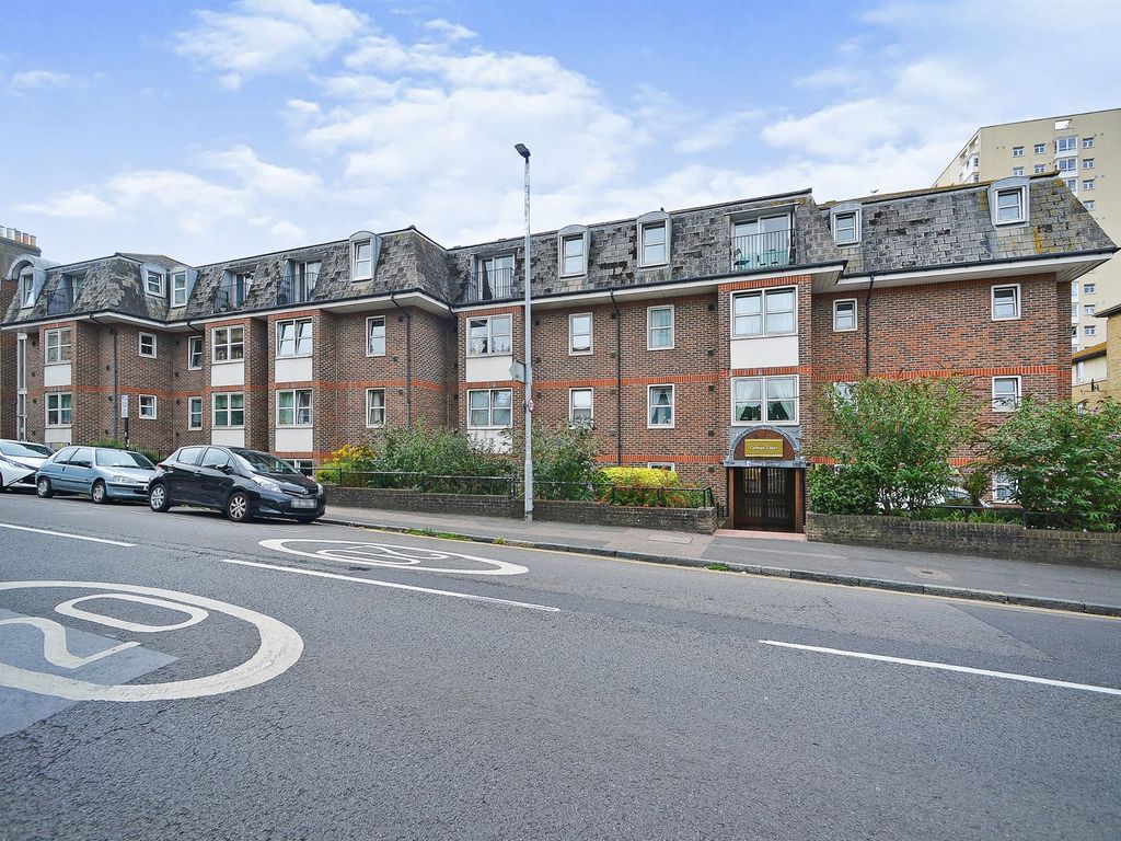 2 bed property for sale in Eastern Road, Brighton BN2, £150,000