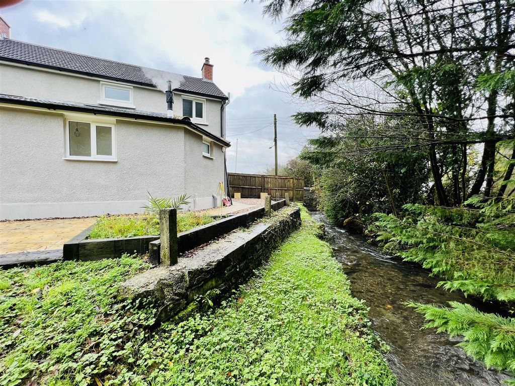 3 bed detached house for sale in Meidrim, Carmarthen SA33, £250,000