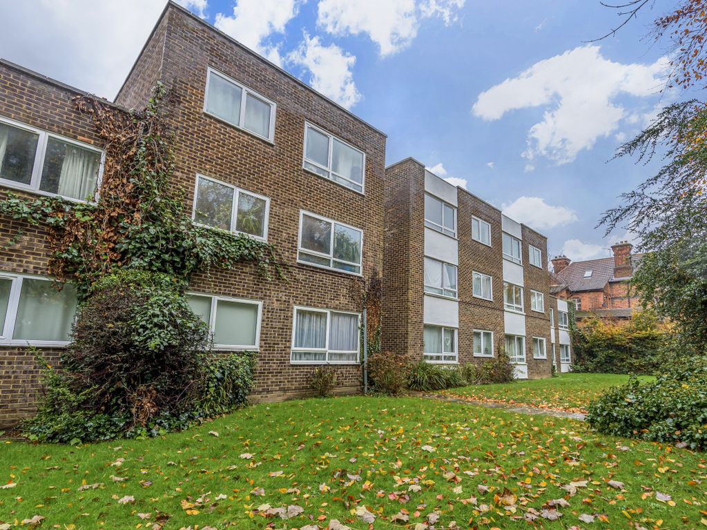1 bed flat for sale in Willow Grove, Chislehurst, Kent BR7, £250,000