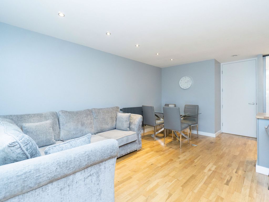 2 bed flat for sale in Cheapside, Liverpool, Merseyside L2, £175,000