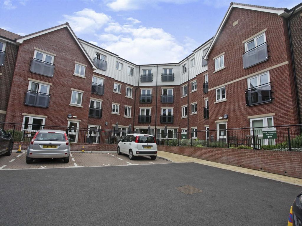 2 bed flat for sale in The Close, Church Street, Nuneaton. CV11, £235,000