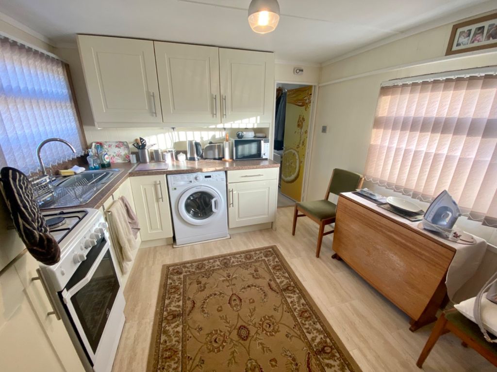 1 bed mobile/park home for sale in Mill Farm Park, Bulkington CV12, £100,000