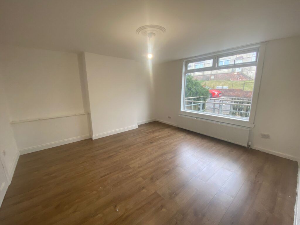3 bed flat for sale in Merrick Drive, Bellsbank, Dalmellington, Ayr KA6, £40,000