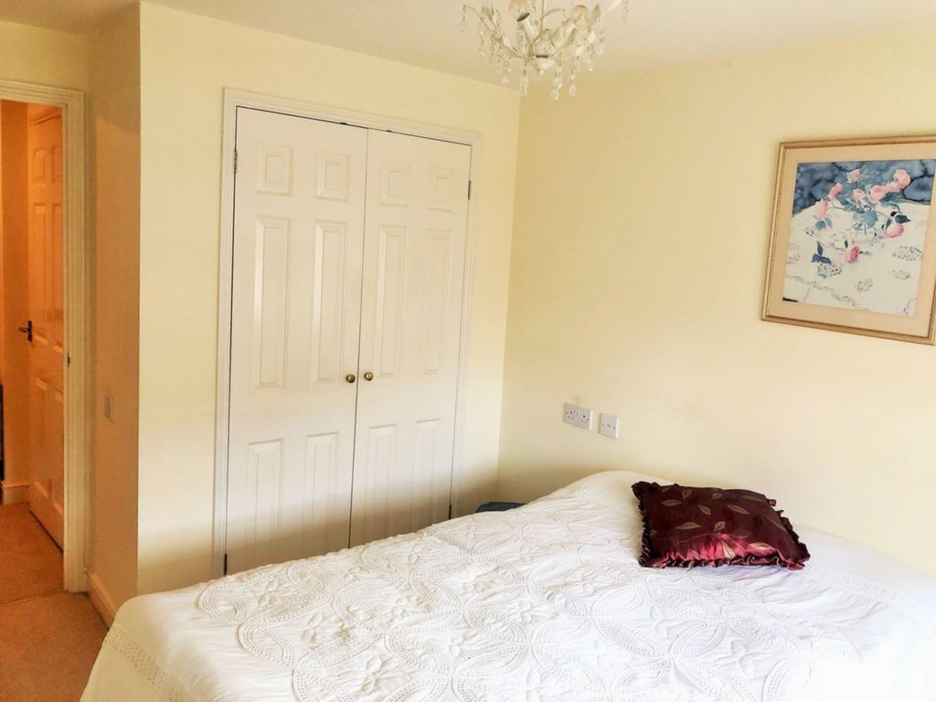 1 bed flat for sale in Cockfosters Road, Cockfosters EN4, £240,000