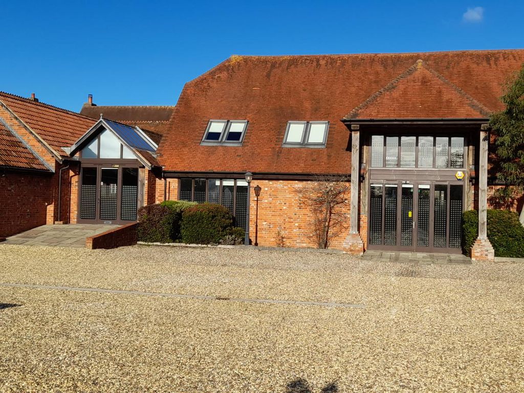 Office for sale in The Courtyard Business Centre, Farmhouse Mews, Harts Hill Road, Thatcham RG18, £1,300,000
