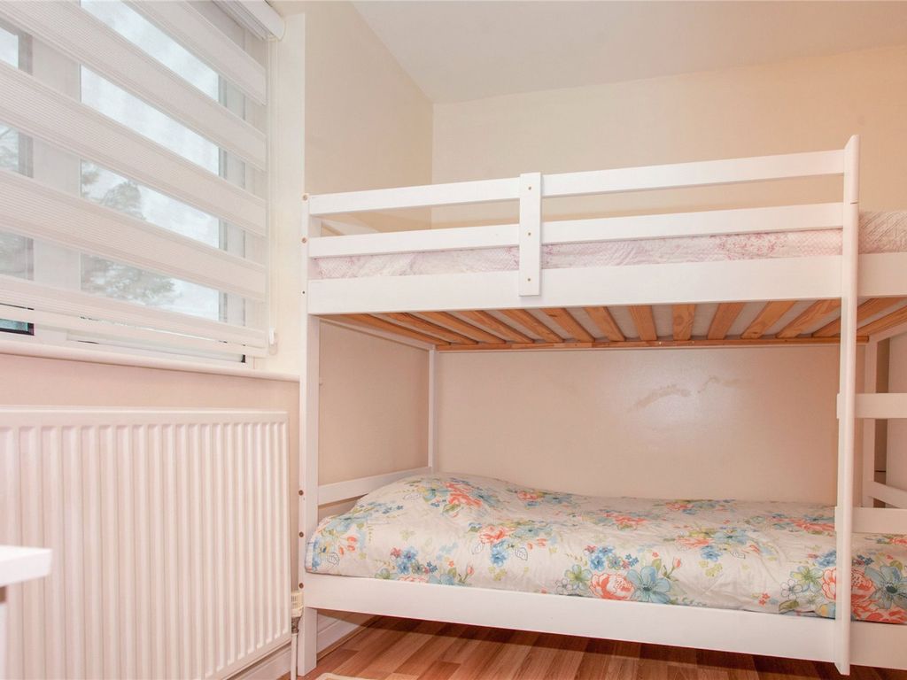 3 bed flat for sale in Arbury Court, Cambridge, Cambridgeshire CB4, £325,000
