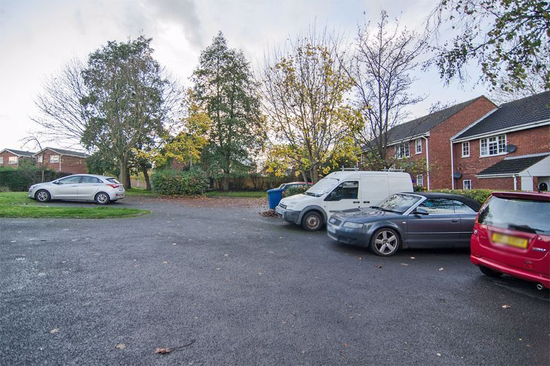 1 bed flat for sale in Maybank Close, Boley Park, Lichfield WS14, £130,000
