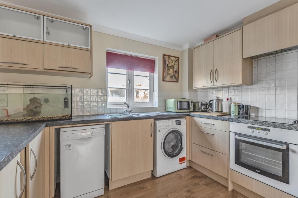 2 bed flat for sale in Witney, Oxfordshire OX28, £200,000