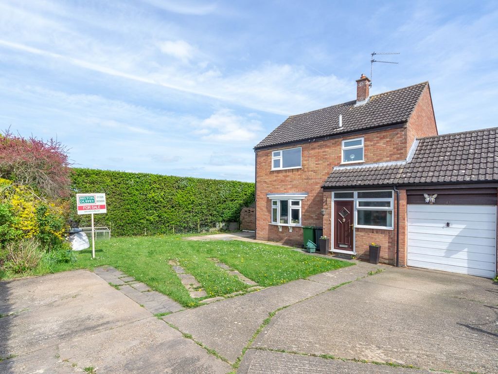 3 bed link-detached house for sale in Gwyn Crescent, Fakenham NR21, £325,000