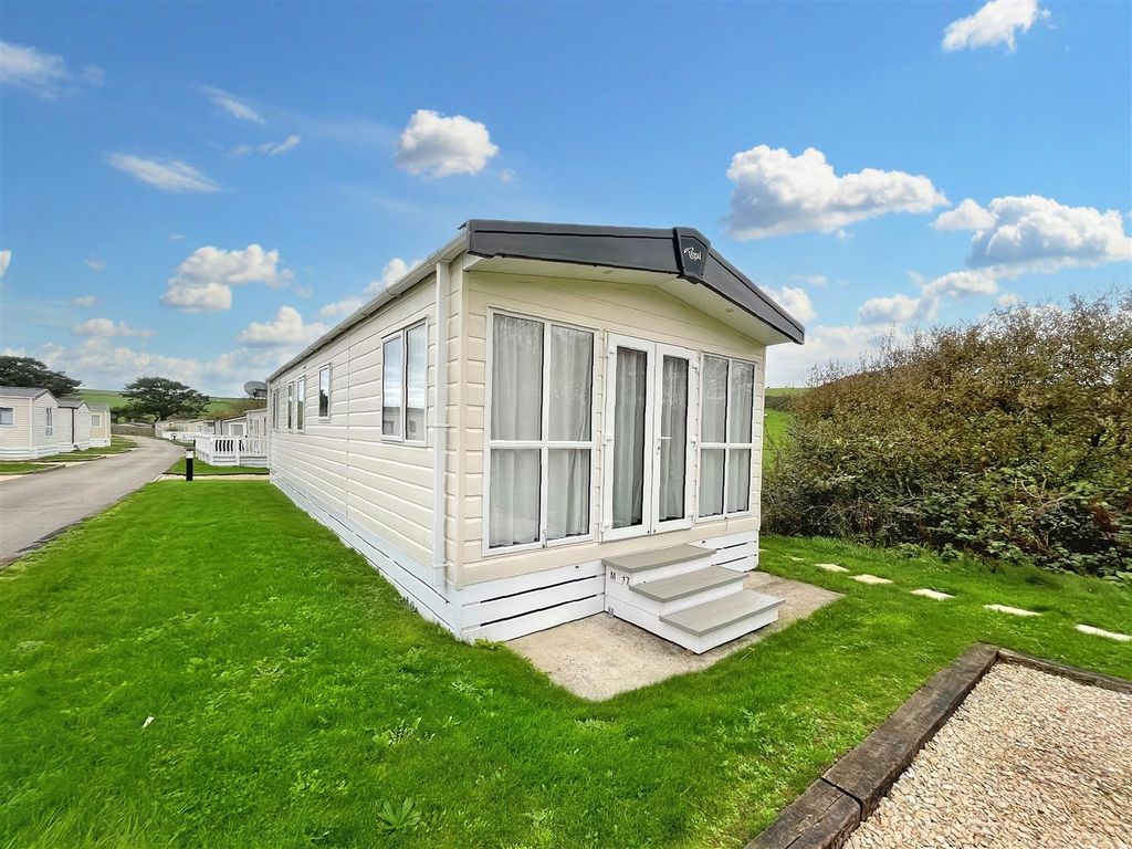 2 bed mobile/park home for sale in Newquay TR8, £60,000