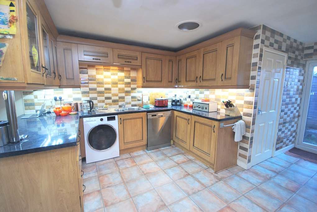 5 bed terraced house for sale in Newton, Warrington WA3, £215,000