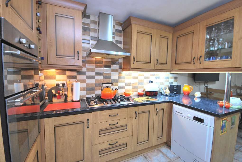 5 bed terraced house for sale in Newton, Warrington WA3, £215,000