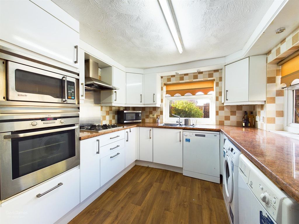 4 bed semi-detached house for sale in Greenside Walk, Carlton, Nottingham NG3, £250,000