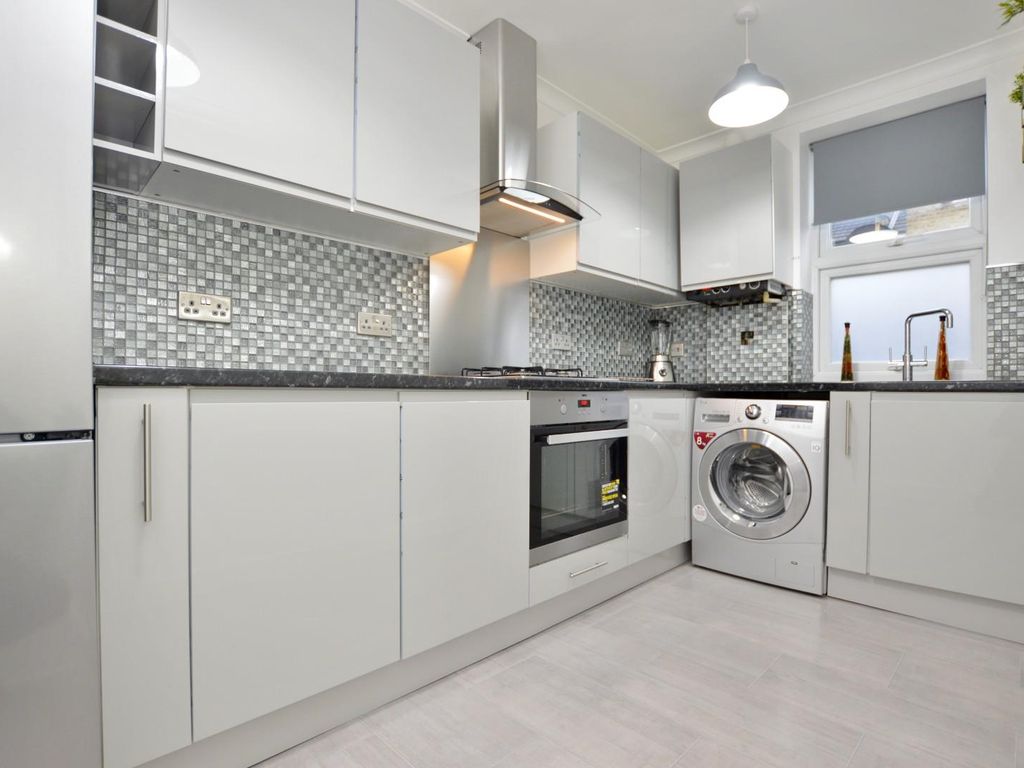 2 bed flat for sale in Ling Road, Canning Town E16, £289,999