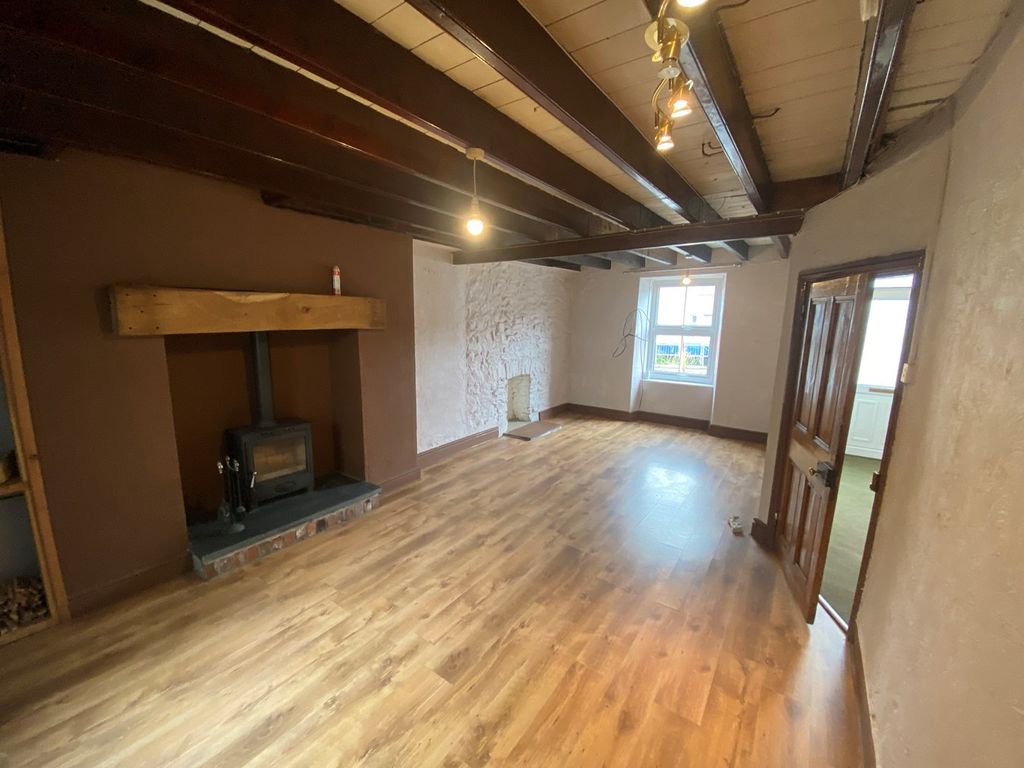 3 bed terraced house for sale in Cwrtnewydd, Llanybydder SA40, £125,000
