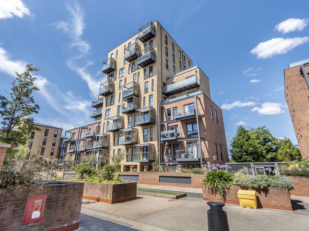 2 bed flat for sale in Brannigan Way, Edgware HA8, £195,750