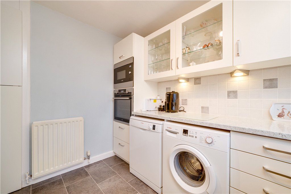 2 bed flat for sale in St. Peters Way, Menston, Ilkley, West Yorkshire LS29, £165,000