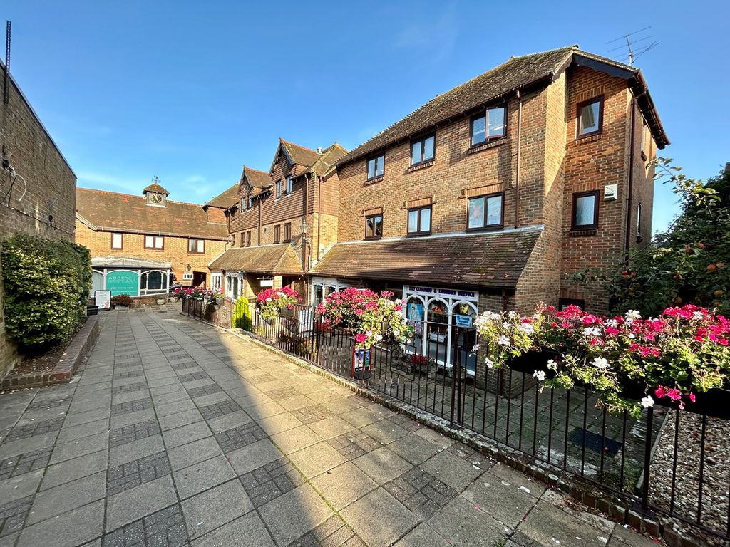 1 bed flat for sale in St Martins Way, Battle TN33, £50,000