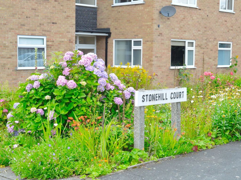 2 bed flat for sale in Stonehill Court, Great Glen, Leicester LE8, £140,000