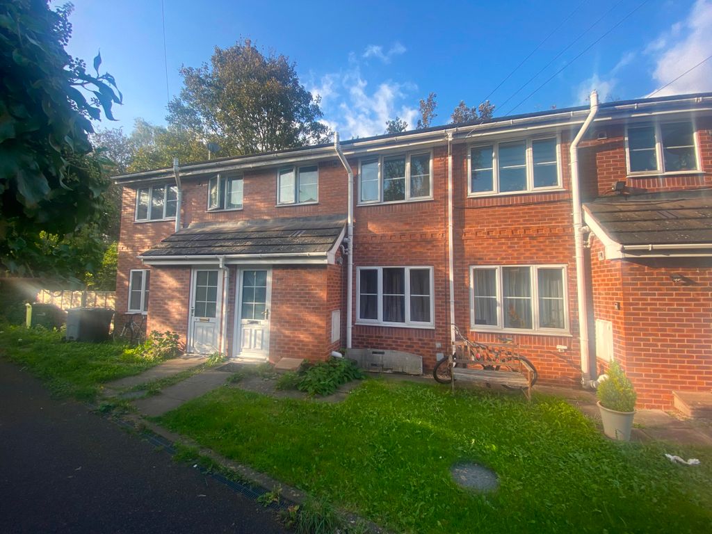 3 bed terraced house for sale in Valley Court, Crewe CW2, £125,000