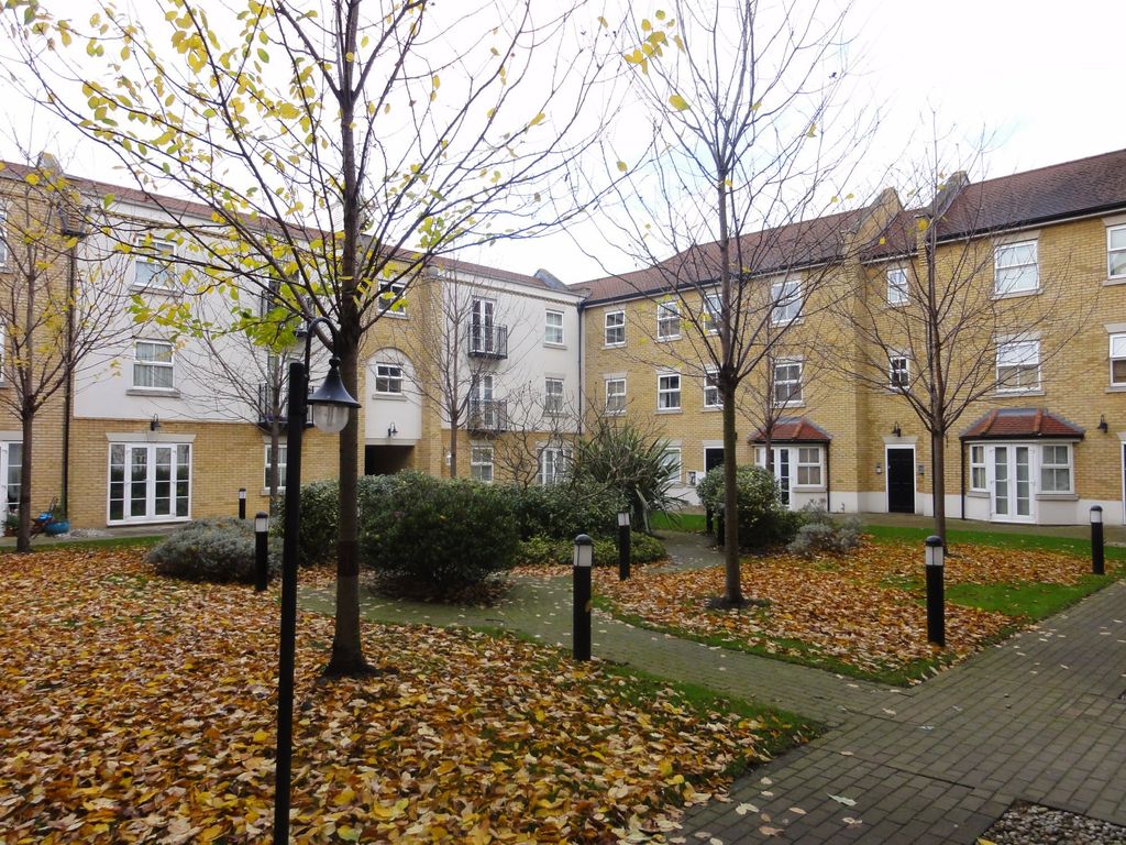 2 bed flat for sale in Audley Court, Southend-On-Sea SS1, £180,000