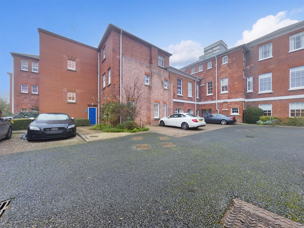 1 bed flat for sale in Nightingale Way, Hereford HR1, £135,000