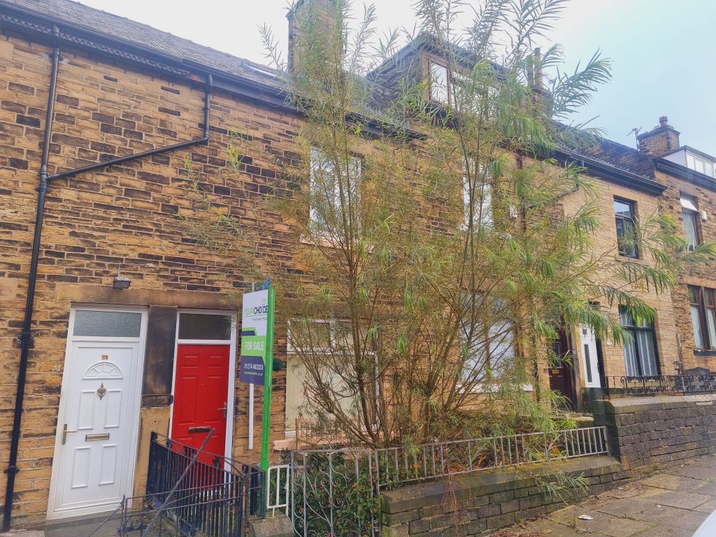 3 bed terraced house for sale in Hastings Terrace, Bradford BD5, £90,000