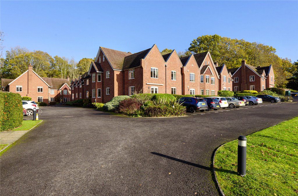 2 bed flat for sale in Salisbury Road, Sherfield English, Romsey, Hampshire SO51, £200,000