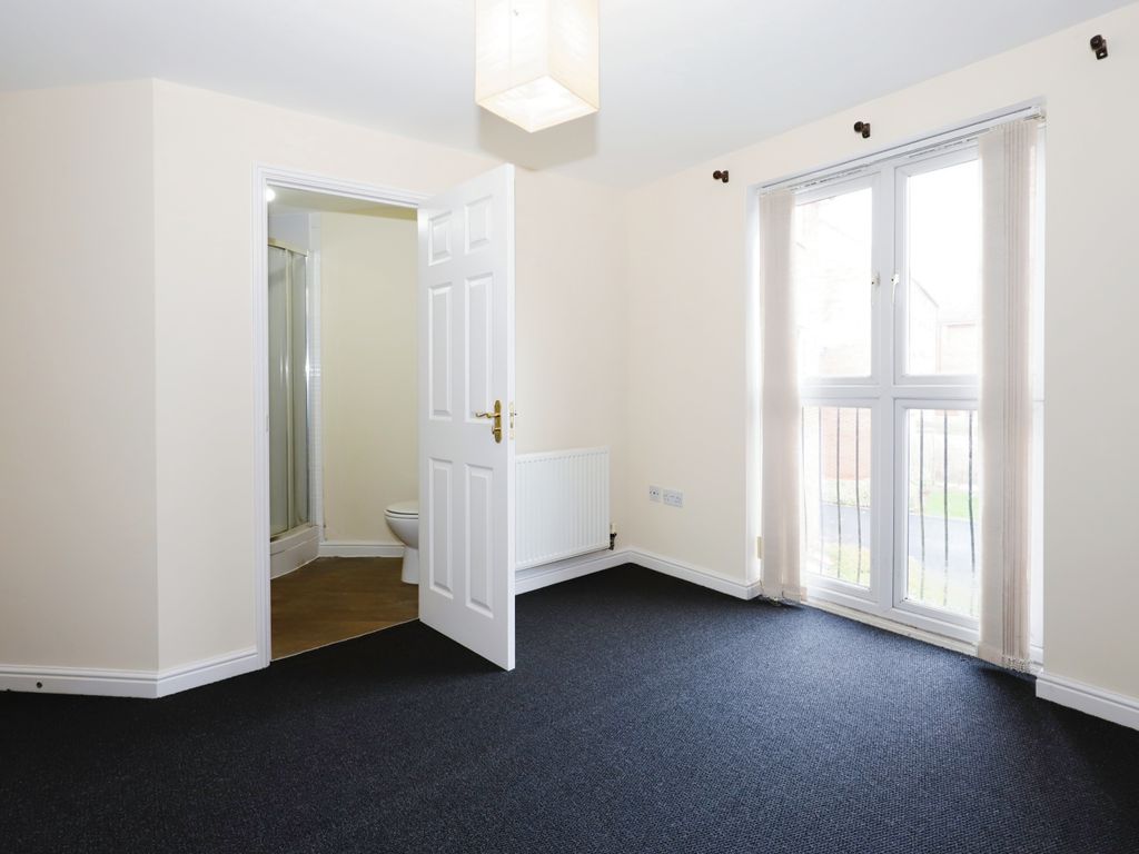 2 bed flat for sale in Dunoon Drive, Wolverhampton WV4, £125,000