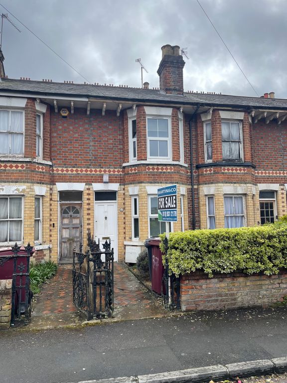 2 bed terraced house for sale in Milman Road, Reading RG2, £305,000