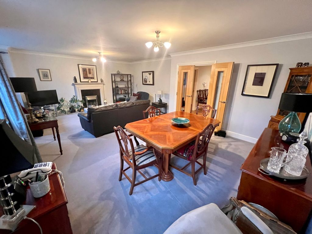 2 bed flat for sale in The Grove, Warwick Road, Solihull B91, £290,000