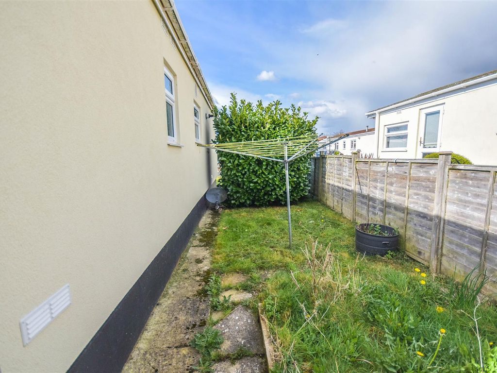 1 bed mobile/park home for sale in Watts Close, Station Road, Berkeley GL13, £69,000