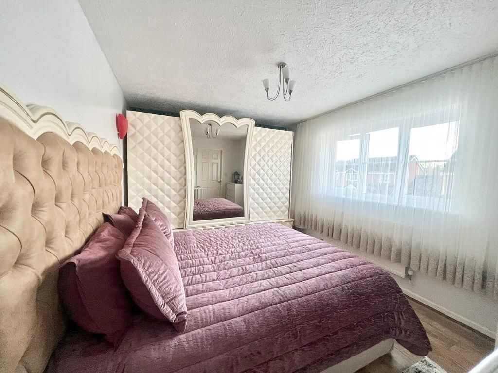 4 bed detached house for sale in Epsom Way, Llwyn Onn, Wrexham LL13, £309,950