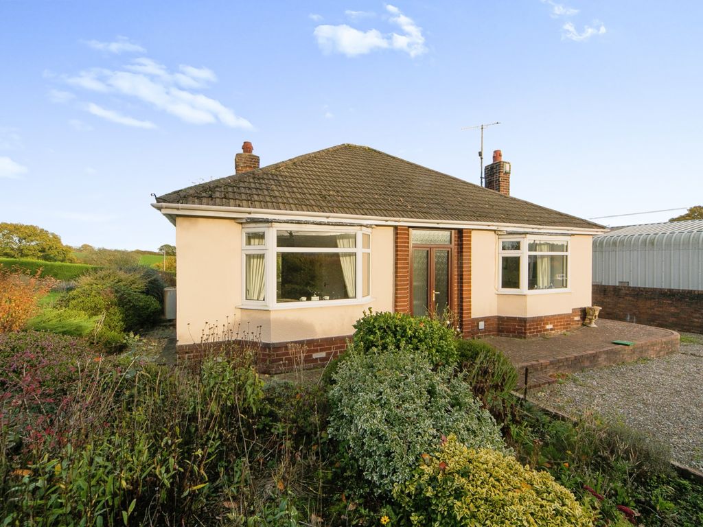 3 bed bungalow for sale in Wrexham Road, Yr Hob, Wrecsam, Wrexham Road LL12, £325,000