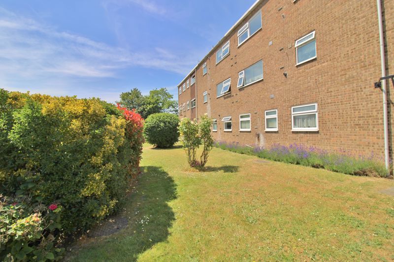 2 bed flat for sale in Winton Court, Goldsel Road, Swanley BR8, £239,950