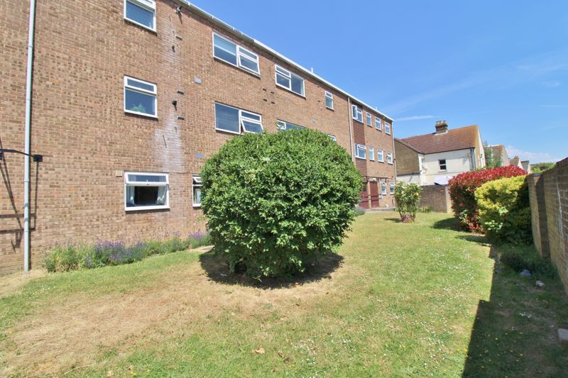 2 bed flat for sale in Winton Court, Goldsel Road, Swanley BR8, £239,950