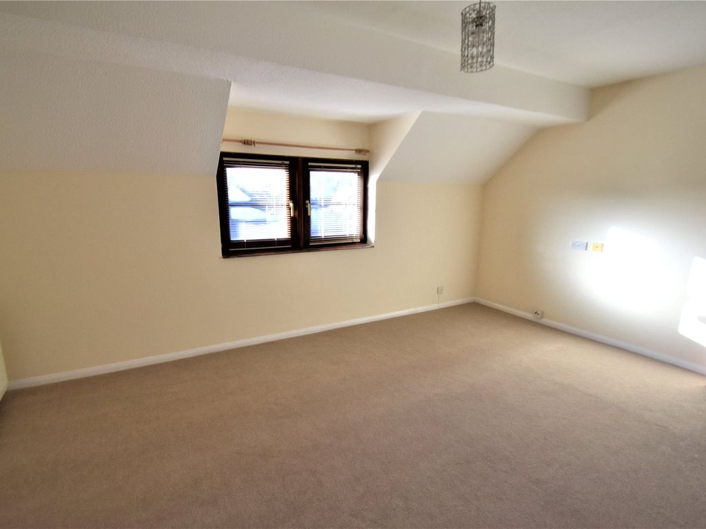 1 bed flat for sale in Town Bridge Court, Chesham, Bucks HP5, £135,000
