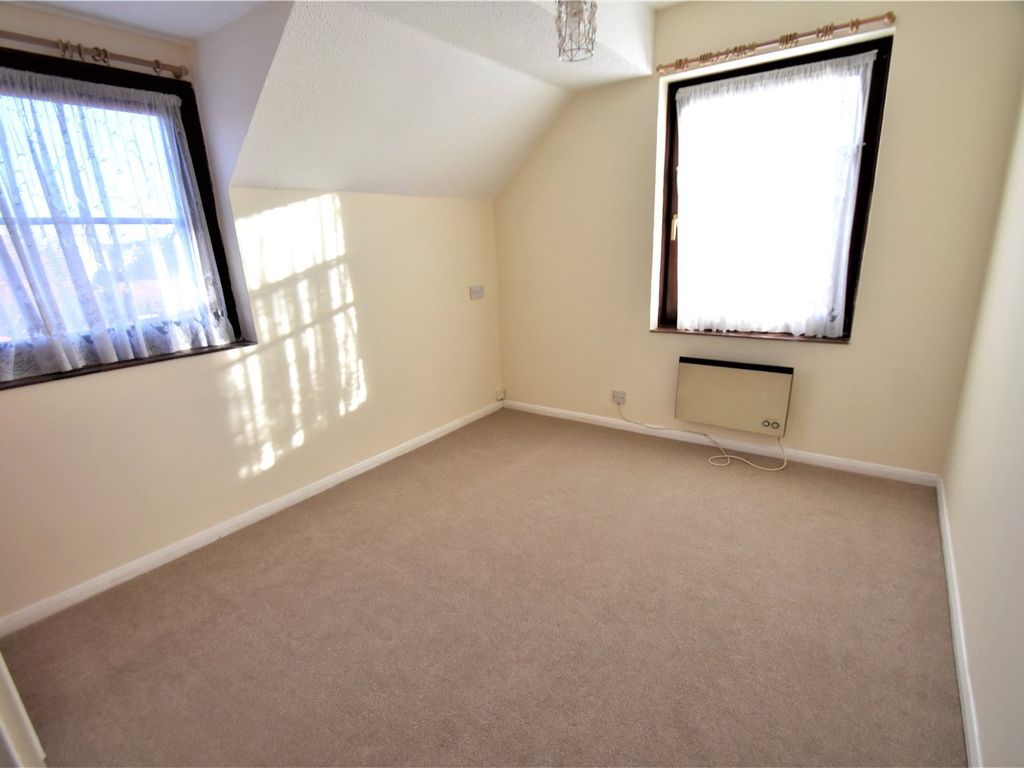 1 bed flat for sale in Town Bridge Court, Chesham, Bucks HP5, £135,000