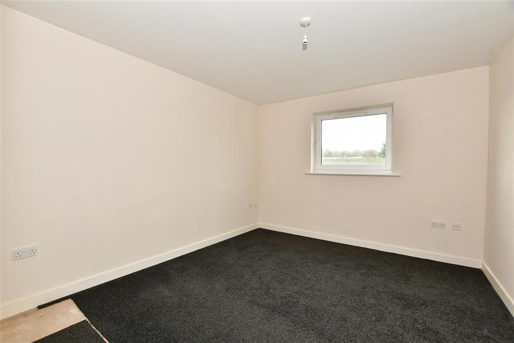 1 bed flat for sale in Middle Crockerford, Basildon, Essex SS16, £85,000