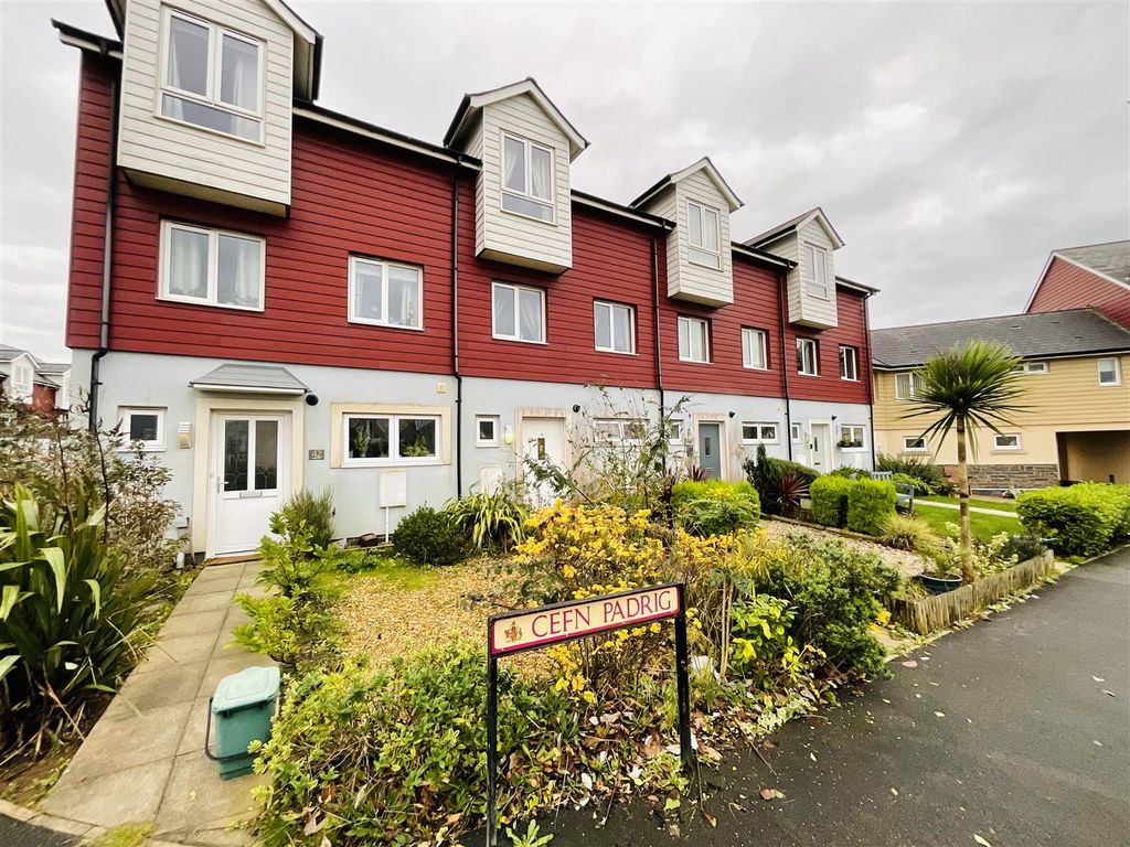 3 bed town house for sale in Cefn Padrig, Llanelli SA15, £295,000