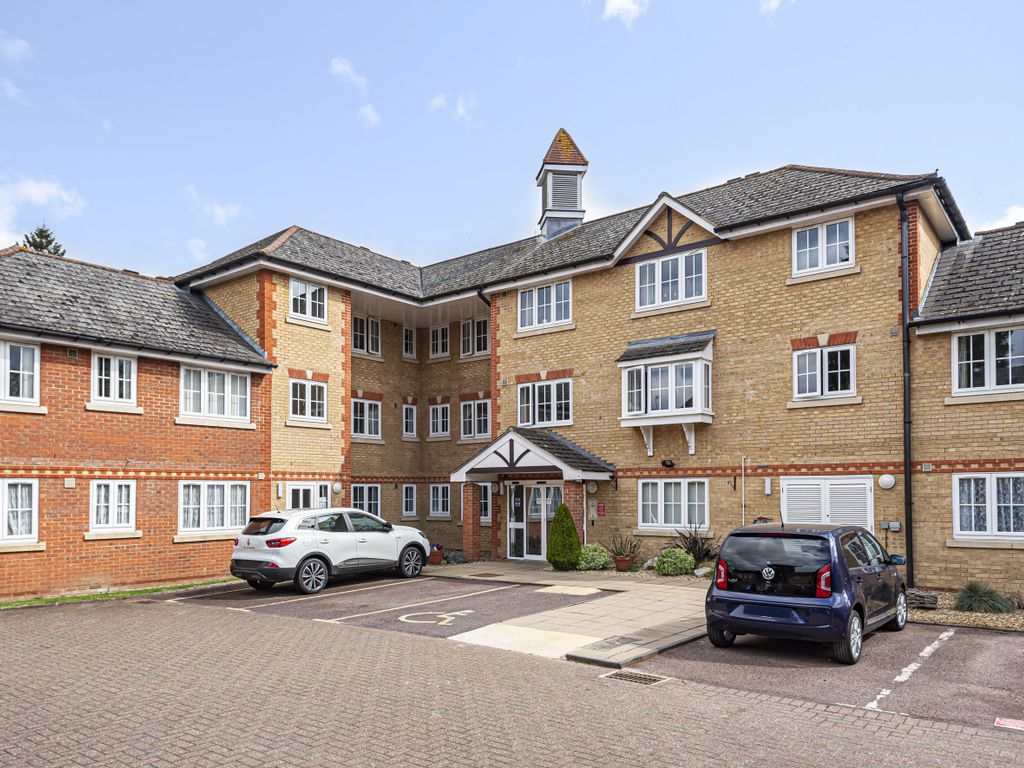 1 bed flat for sale in High Street, Rickmansworth, Hertfordshire WD3, £240,000