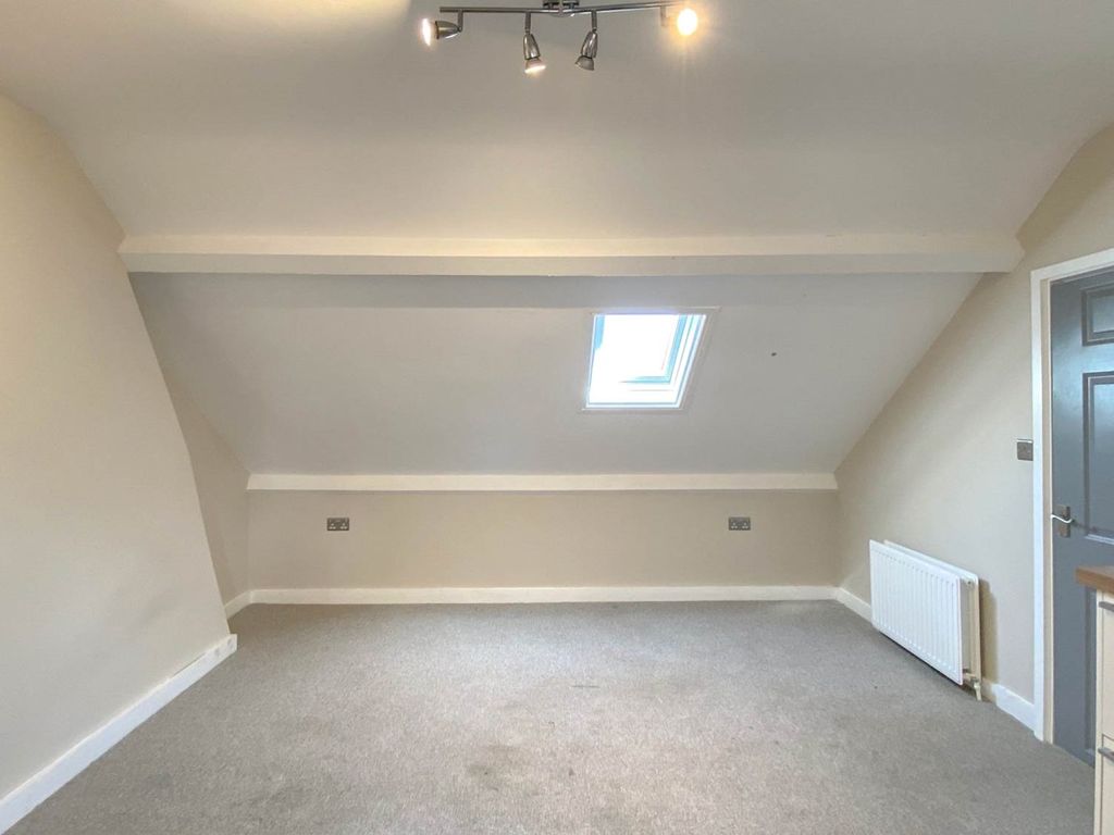 2 bed flat for sale in Park Terrace, Llandrindod Wells LD1, £55,000