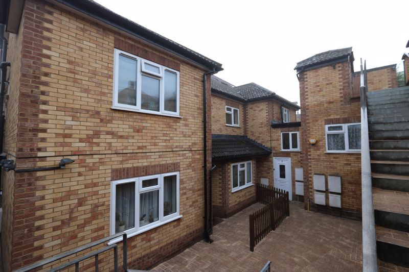1 bed flat for sale in Booker Lane, High Wycombe HP12, £185,000